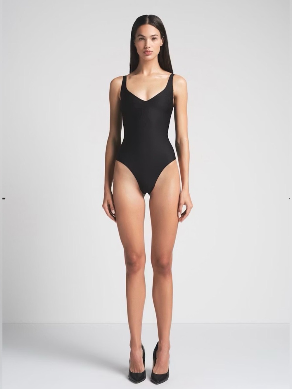 NWT SKIMS Body Plunge Bodysuit Onyx Black Size Medium Shapewear Thong